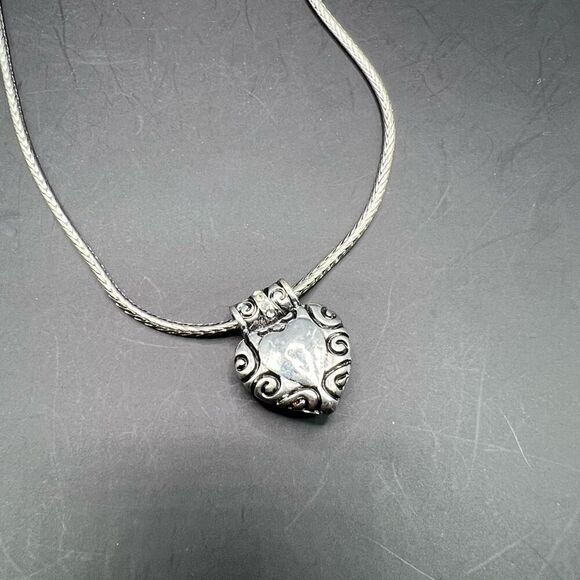 Vintage Heart Pendant Silver Tone Pink Center Beaded Necklace Embossed On Chain - Picture 4 of 6